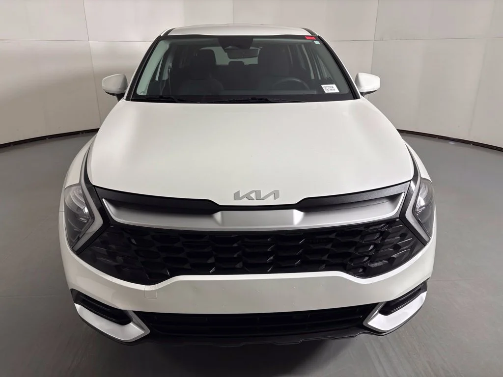 Used 2023 White Kia LX image 3