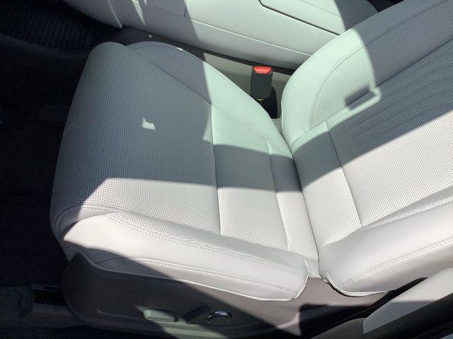 New 2026 White Pearl Hyundai SEL Premium image 9