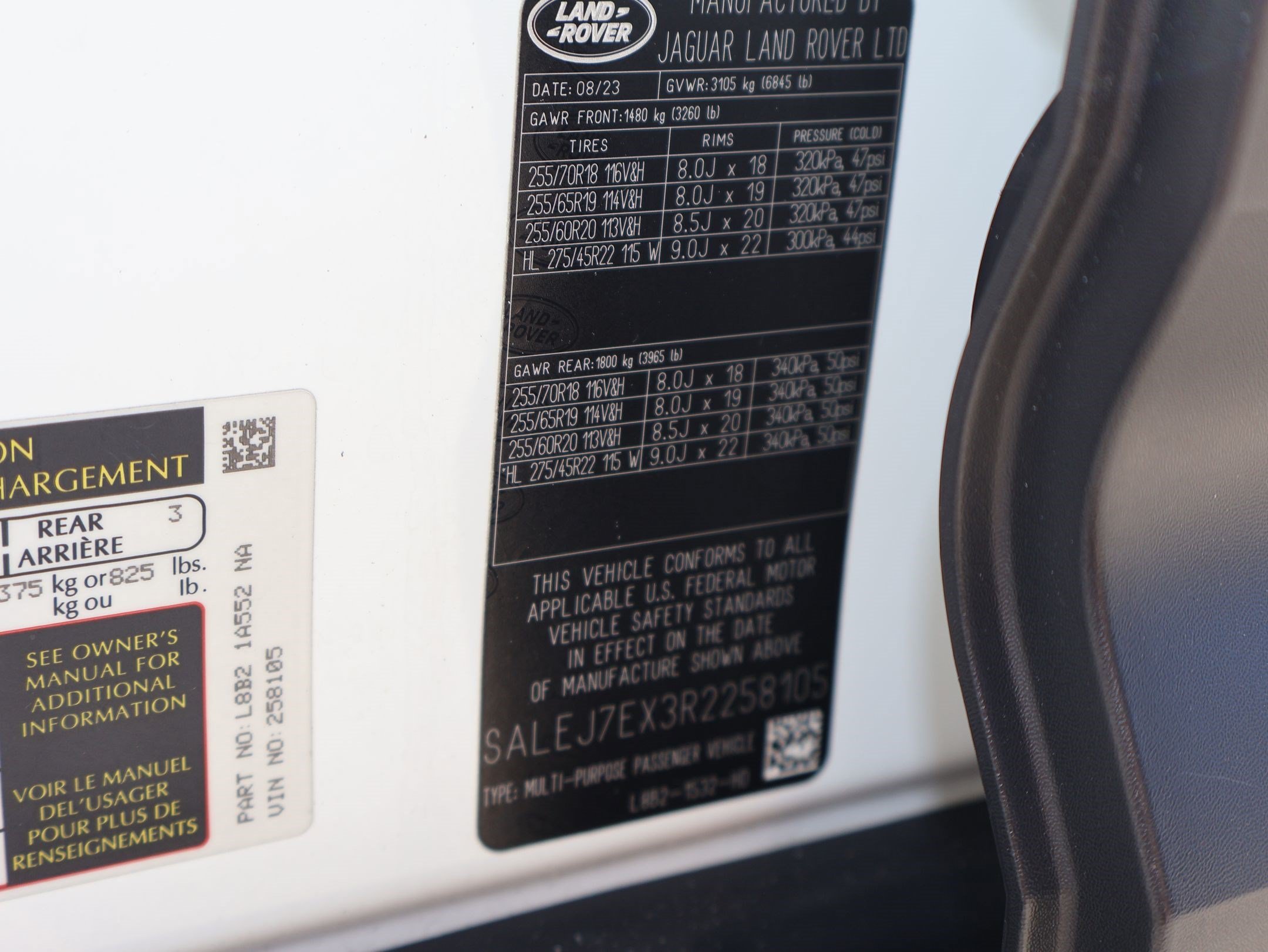 Used 2024 Fuji White Land Rover 110 P300 S image 34