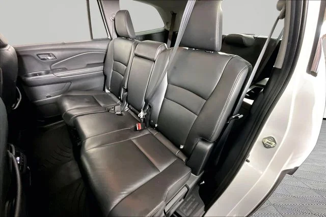 Used 2020  Honda Touring image 21
