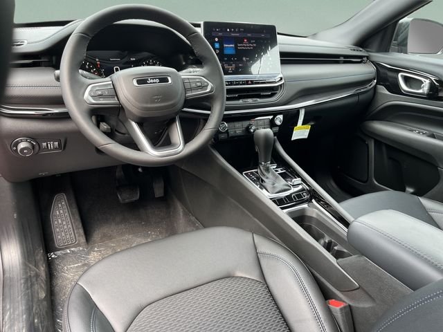 New 2026 Red Hot Pearlcoat Jeep Latitude Altitude image 15