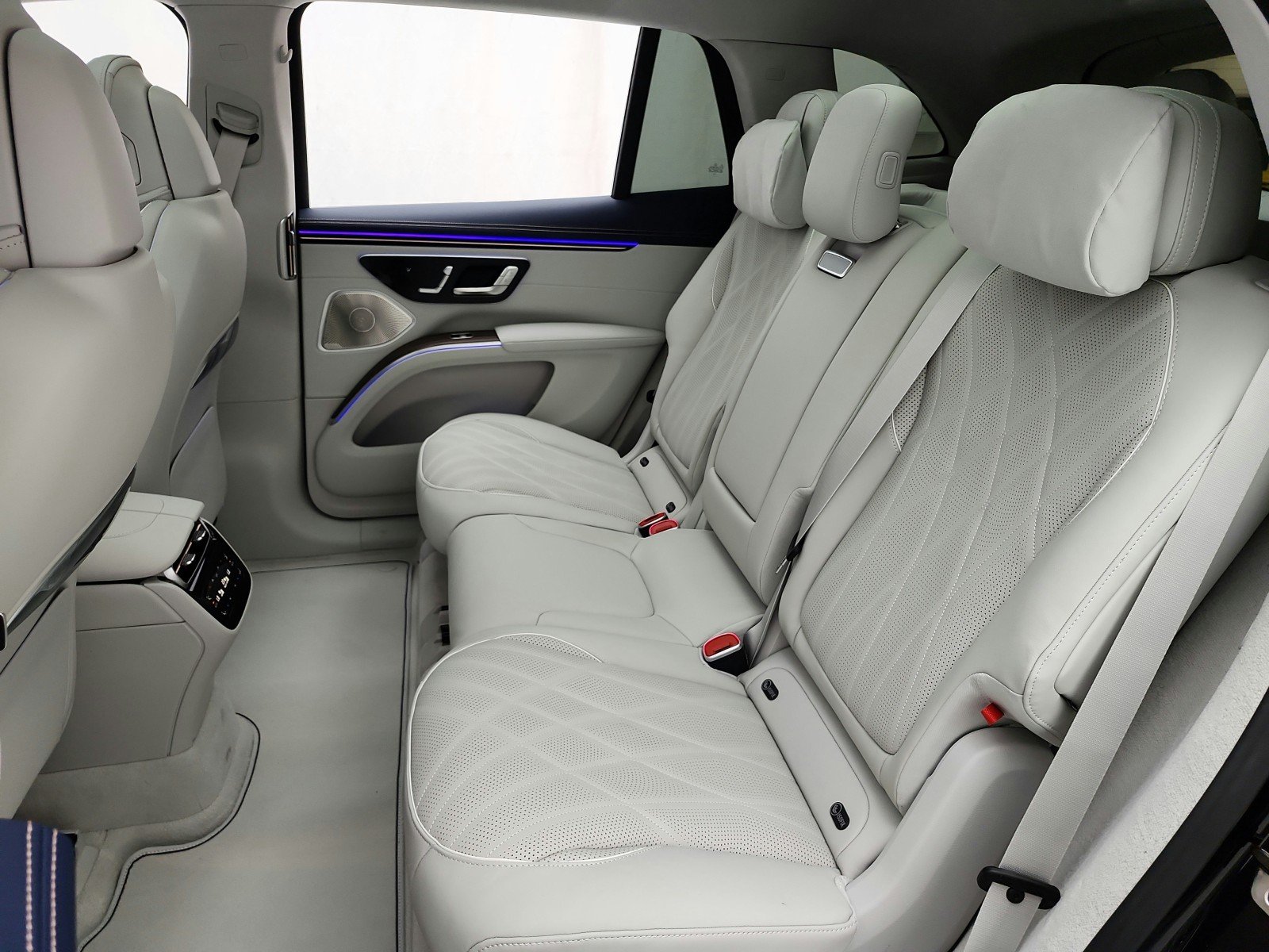 New 2026 Black Mercedes-Benz EQS 400 4MATIC® SUV image 11