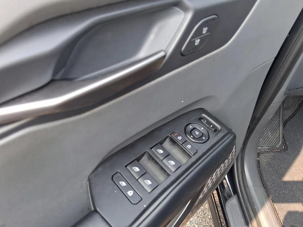 Used 2024 Black Kia Light Long Range image 7