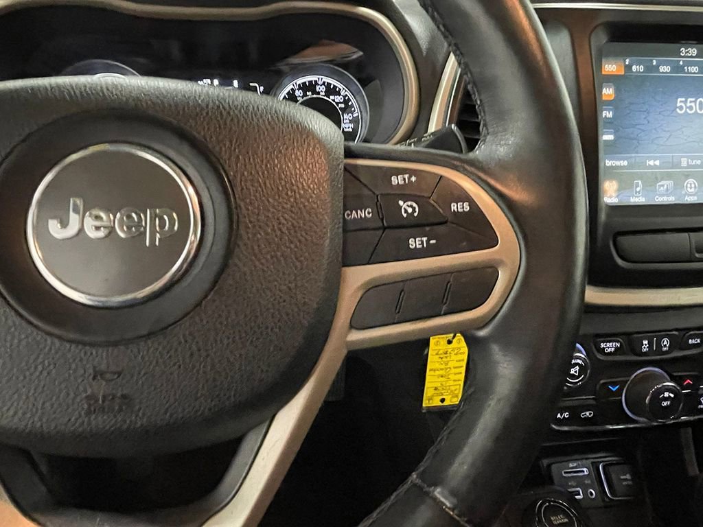 Used 2017 Bright White Clearcoat Jeep Latitude image 33