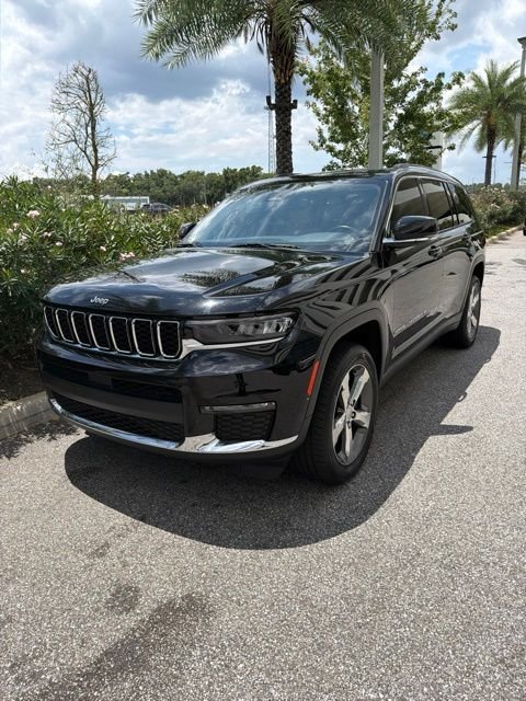 Used 2021 Diamond Black Jeep Limited image 1
