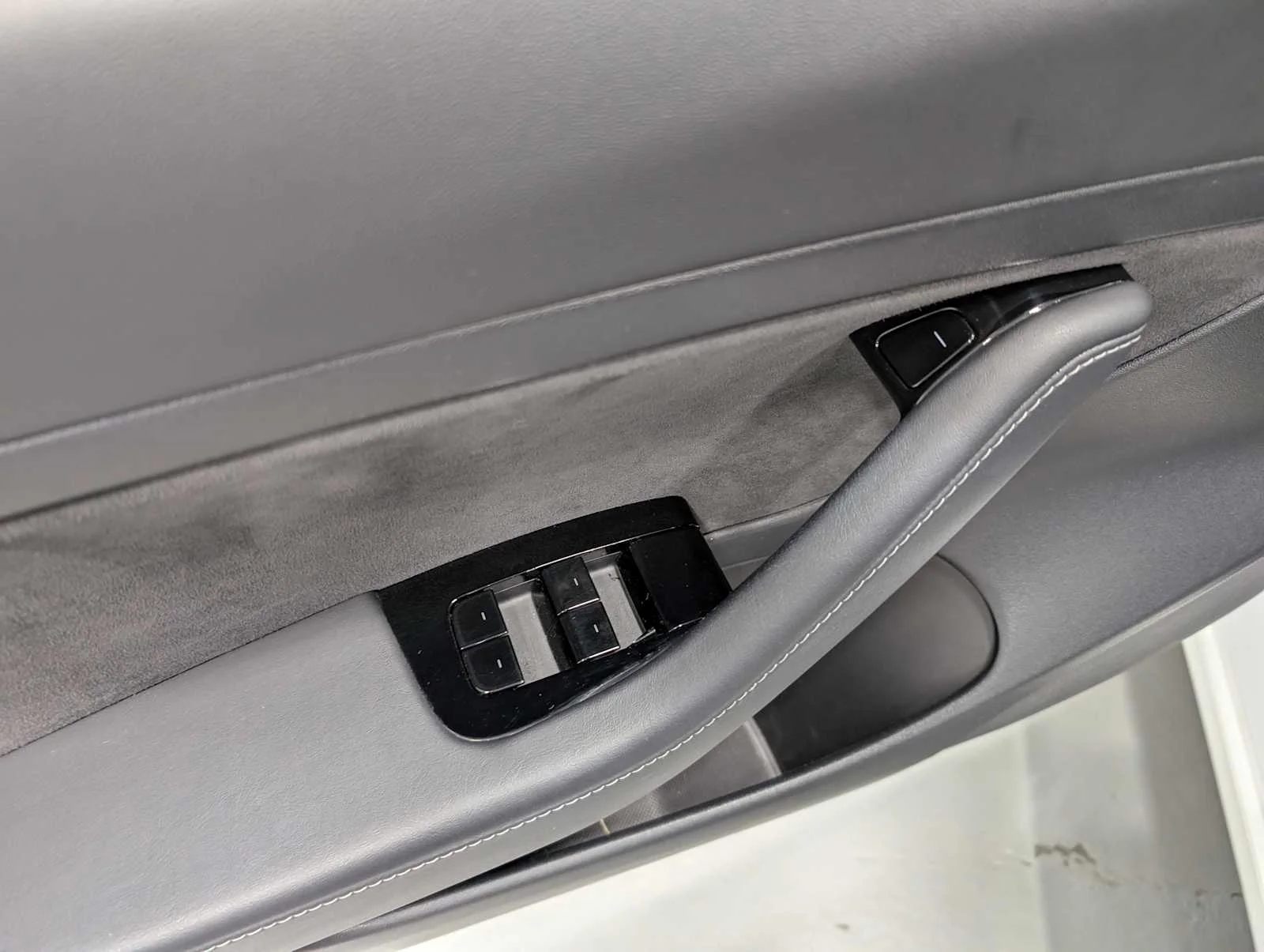 Used 2020 Pearl White Multi-Coat Tesla Standard Range Plus image 36