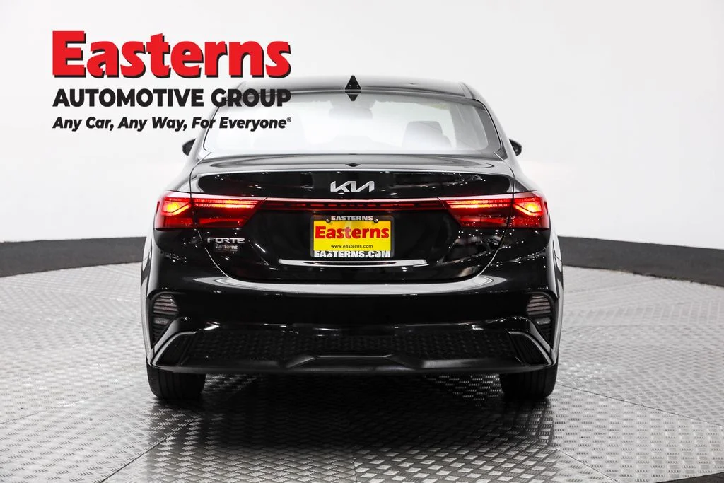 Used 2023 Black Kia LXS image 6
