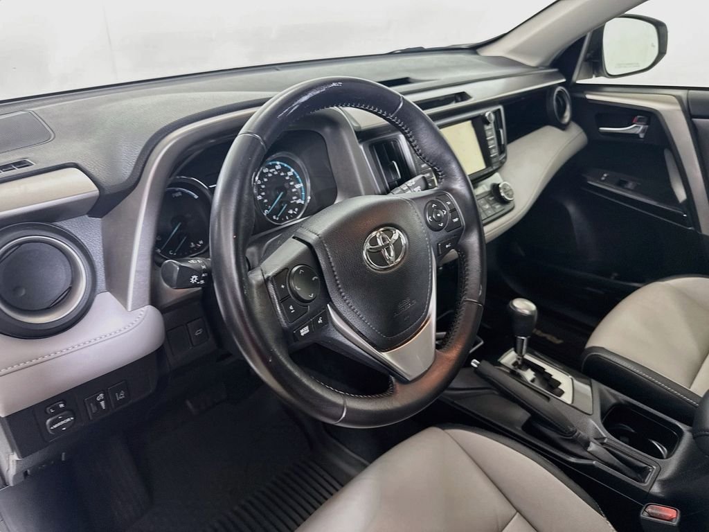 Used 2016 Blizzard Pearl Toyota Limited image 9