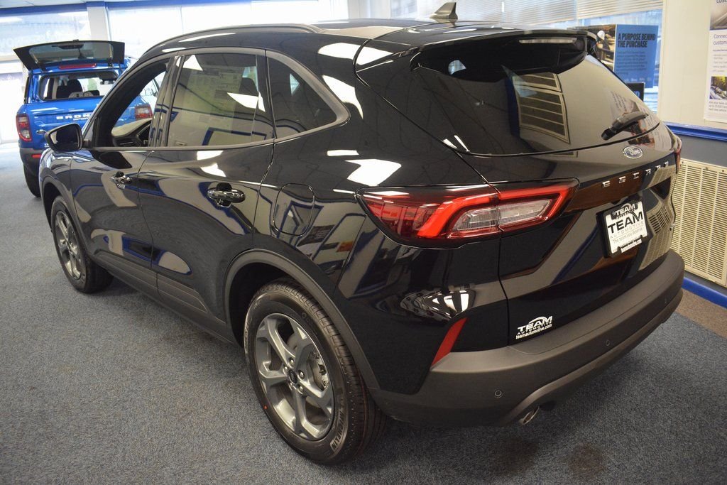 New 2026 Agate Black Metallic Ford ST-Line image 3