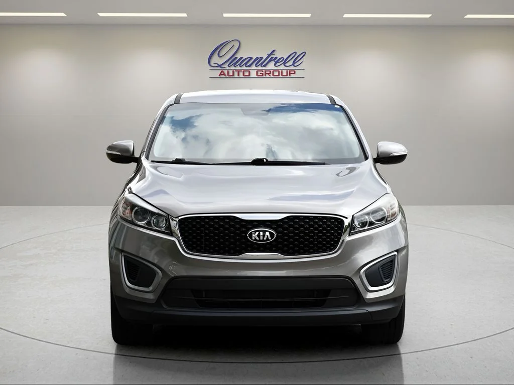 Used 2017 Titanium Silver Kia L image 9