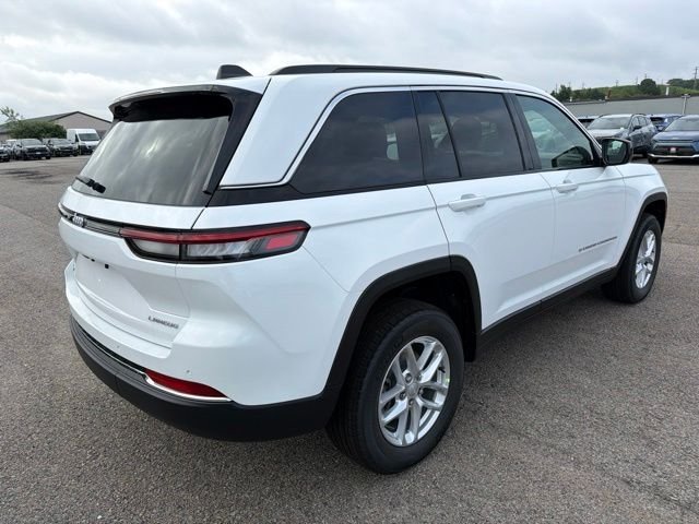 New 2026 Bright White Clear-Coat Exterior Paint Jeep Laredo image 3