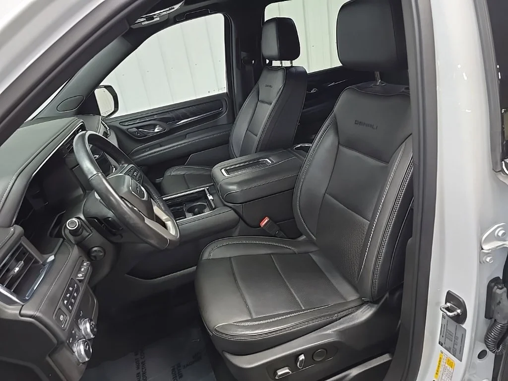 Used 2022 White GMC Denali image 32