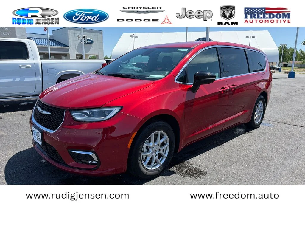 2025 Chrysler Pacifica Select's photo
