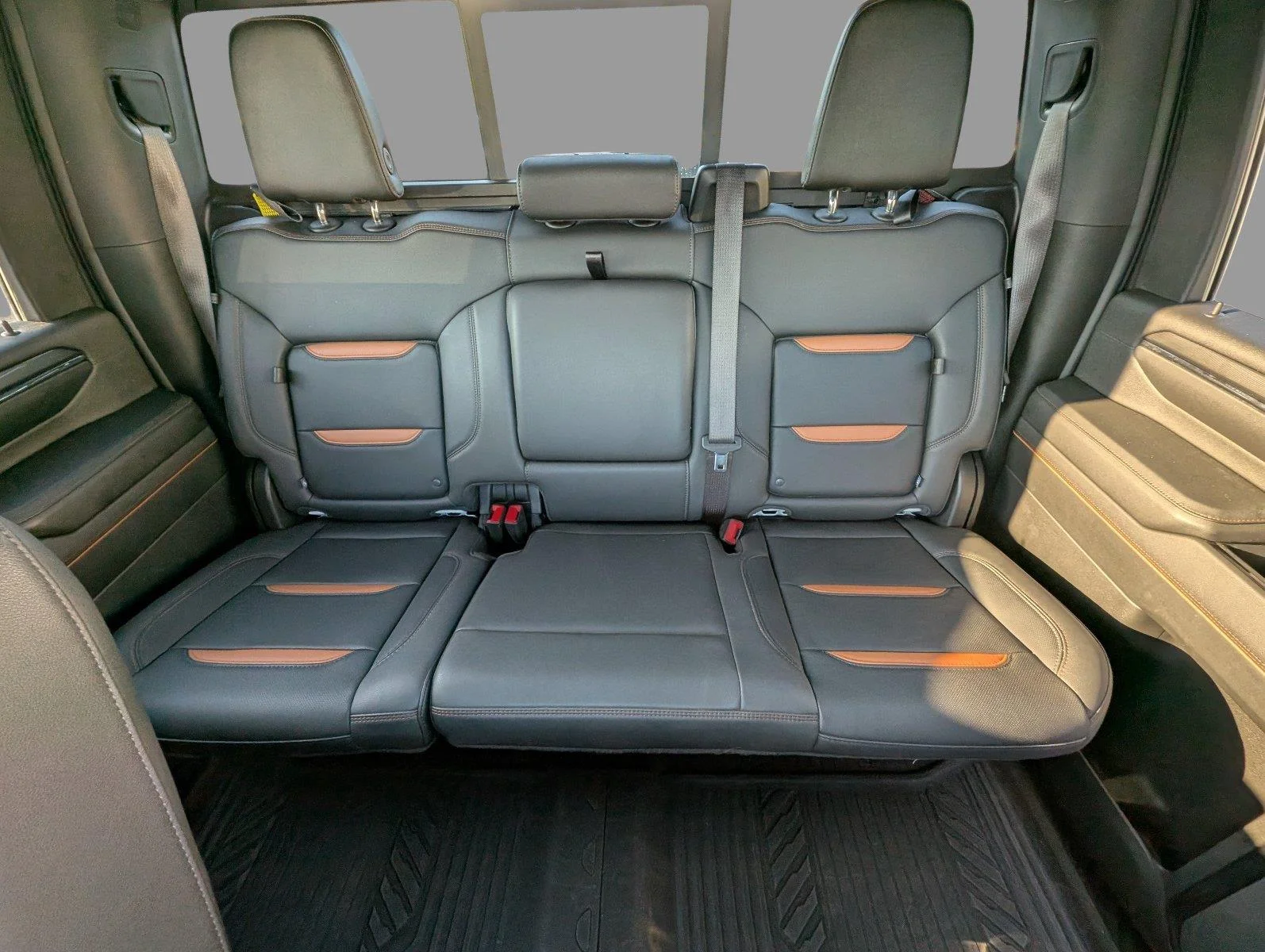 Used 2024 Summit White GMC AT4 image 30