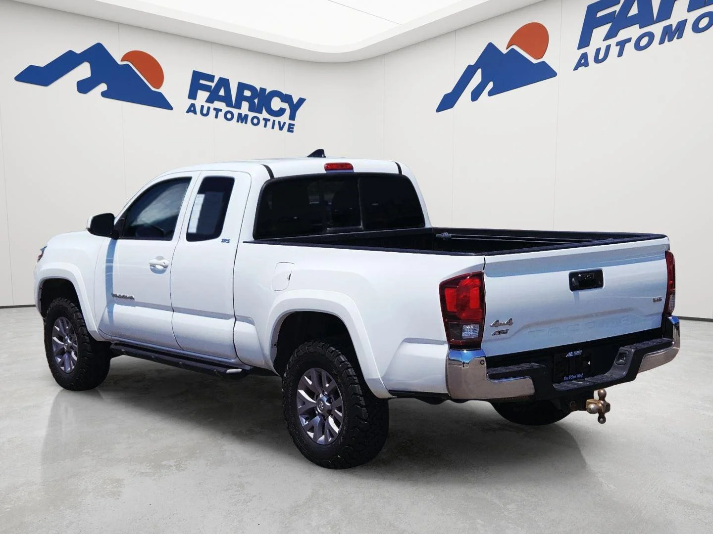 Used 2019 Super White Toyota SR5 image 6