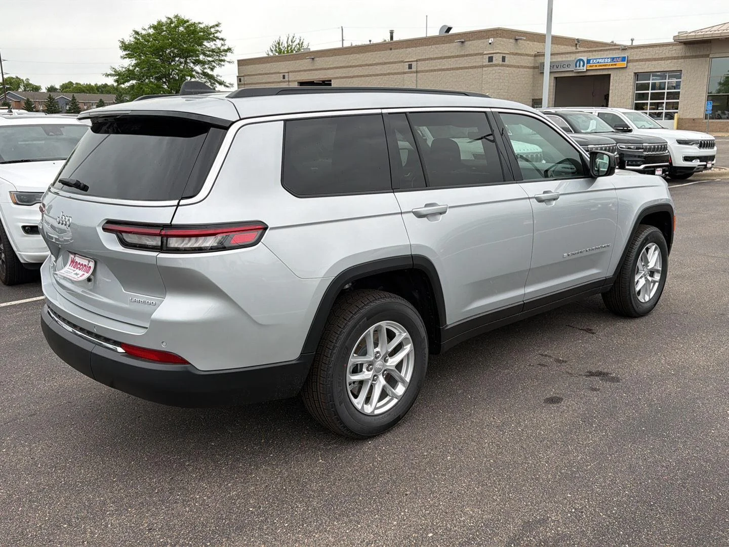 New 2026 Silver Zynith Jeep Laredo X image 7