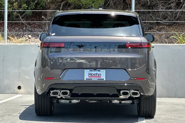 New 2026 Charente Grey Land Rover Dynamic SE image 4