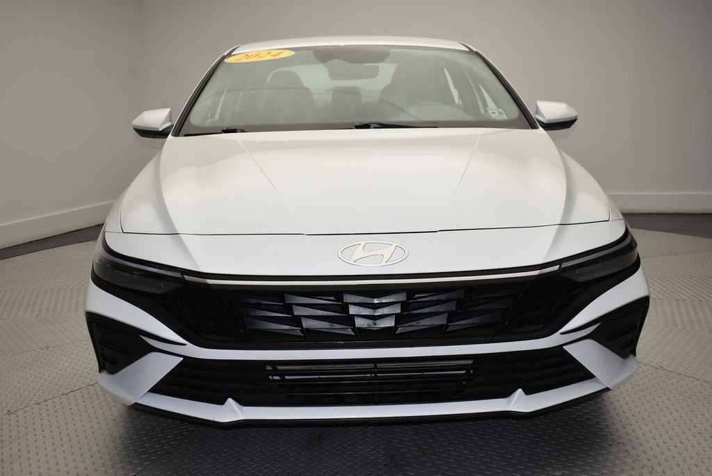 Used 2024 White Hyundai SEL image 2