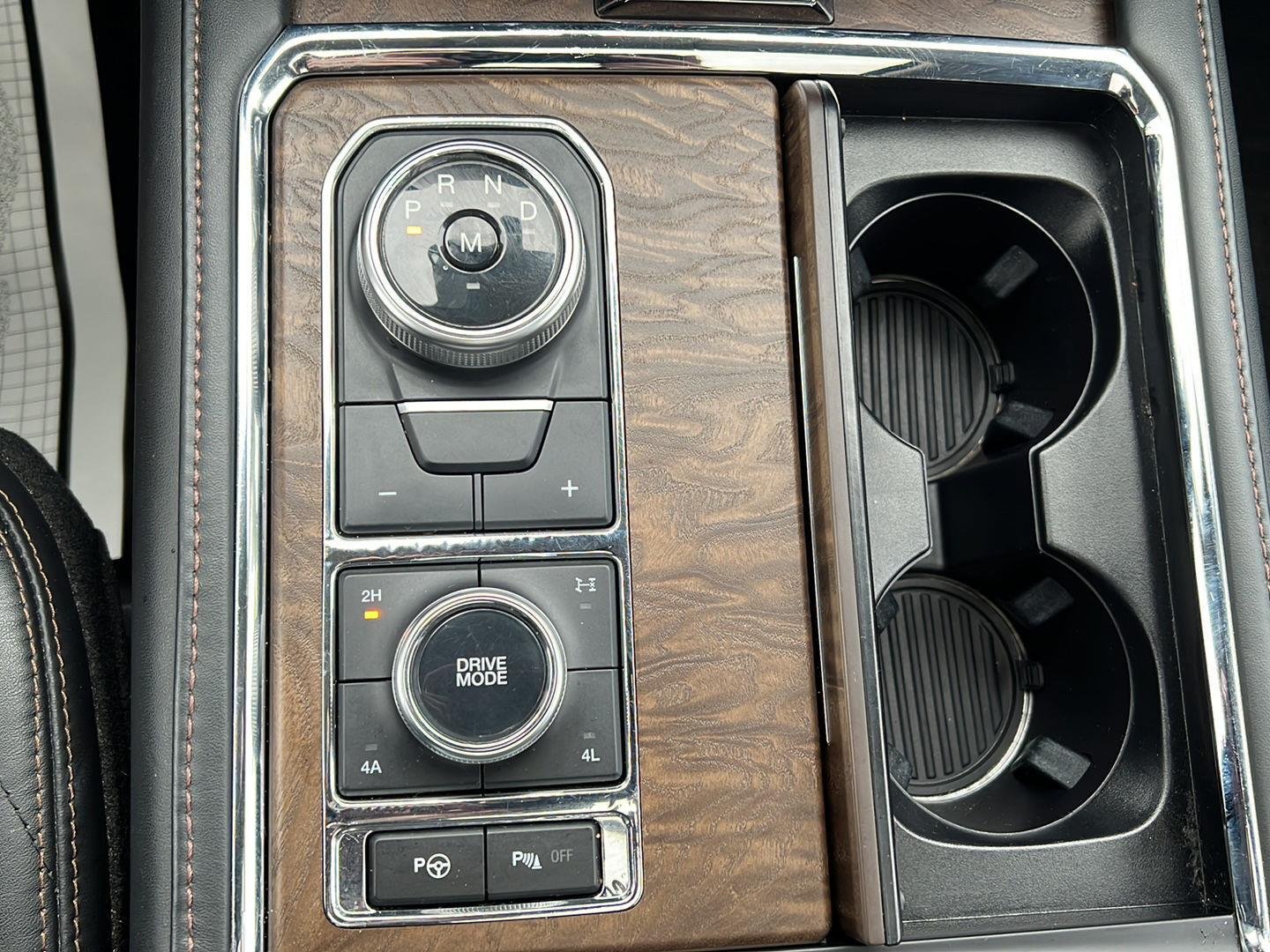 Used 2020 Magnetic Ford Platinum image 18
