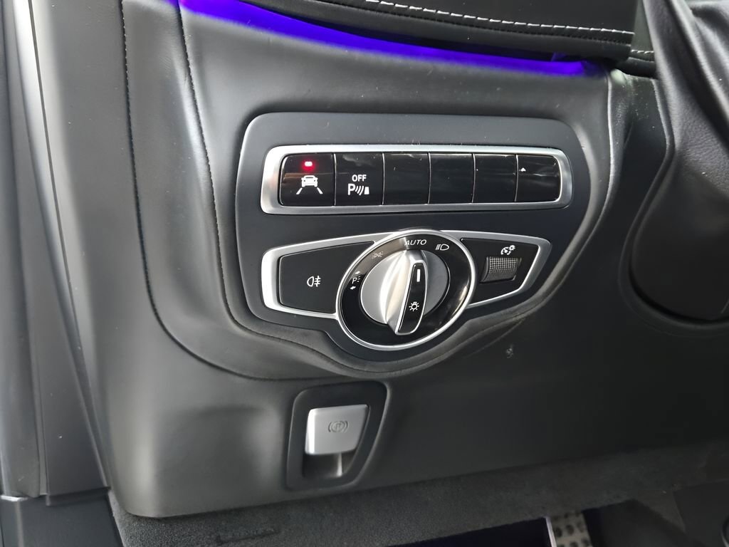 Used 2020 White Mercedes-Benz 4MATIC® image 25