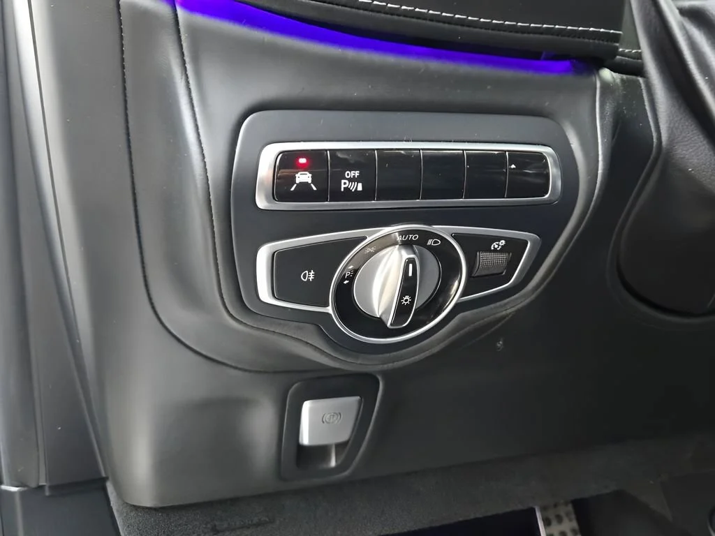 Used 2020 White Mercedes-Benz 4MATIC® image 25
