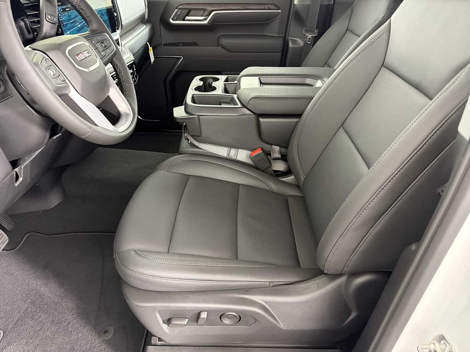 2026 GMC Sierra 1500 SLT - Photo 7