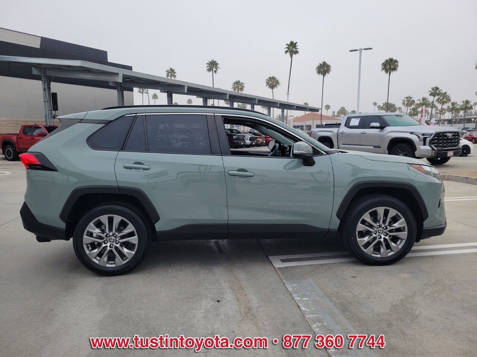 Certified Used 2023  Toyota XLE Premium image 3