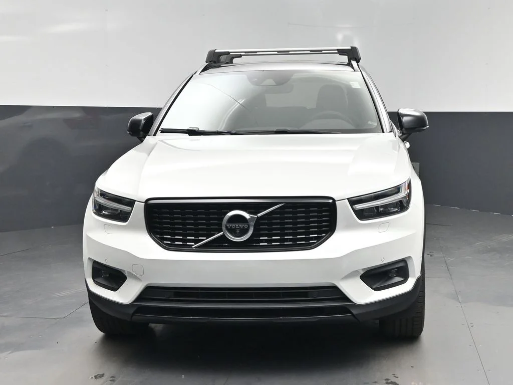 Used 2022 White Volvo R-Design image 6