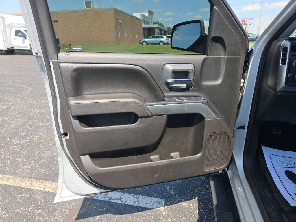 Used 2017 Silver Chevrolet LT image 27