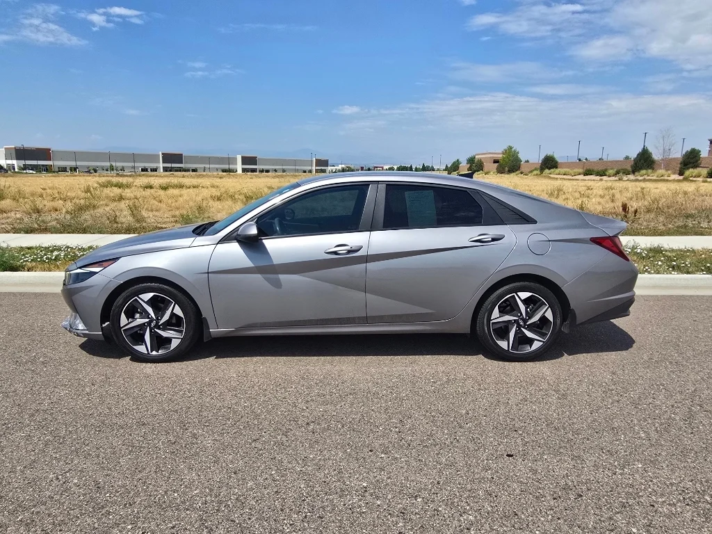 Used 2023 Fluid Metal Hyundai SEL image 2