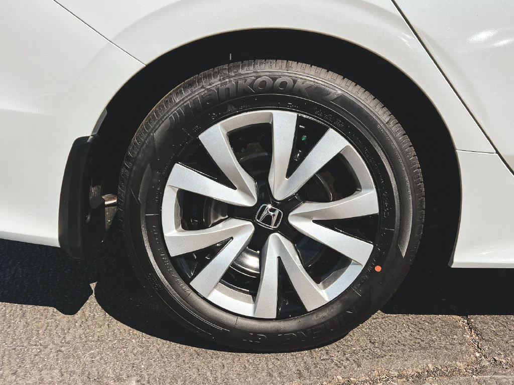 New 2026 Platinum White Pearl Honda LX image 3