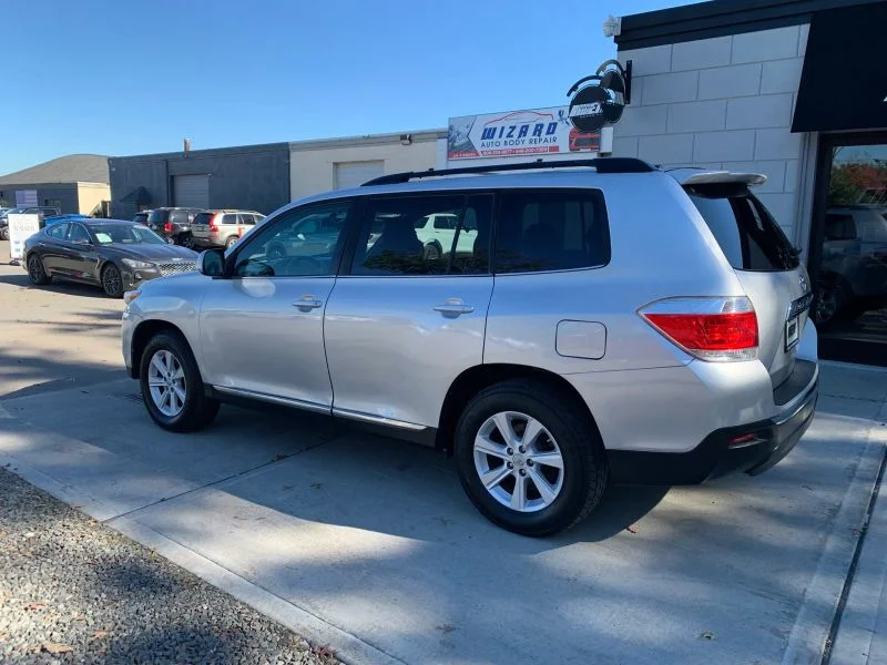 Used 2011 Silver Toyota Sport Utility 4D image 7