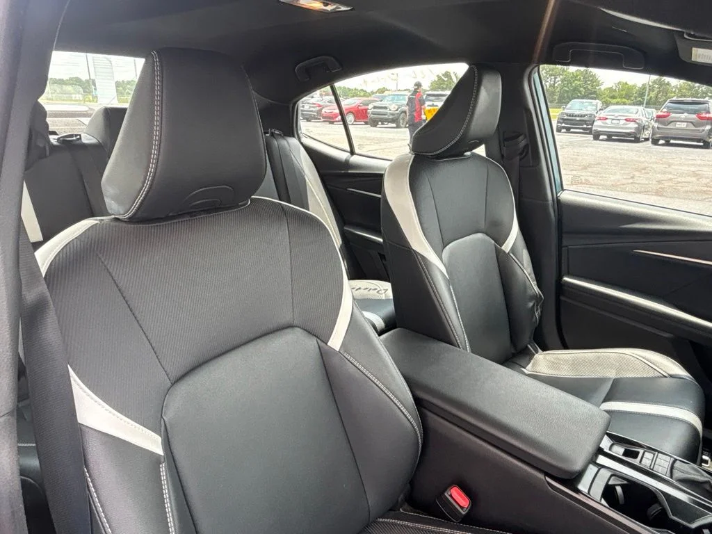 Used 2025  Toyota SE image 19