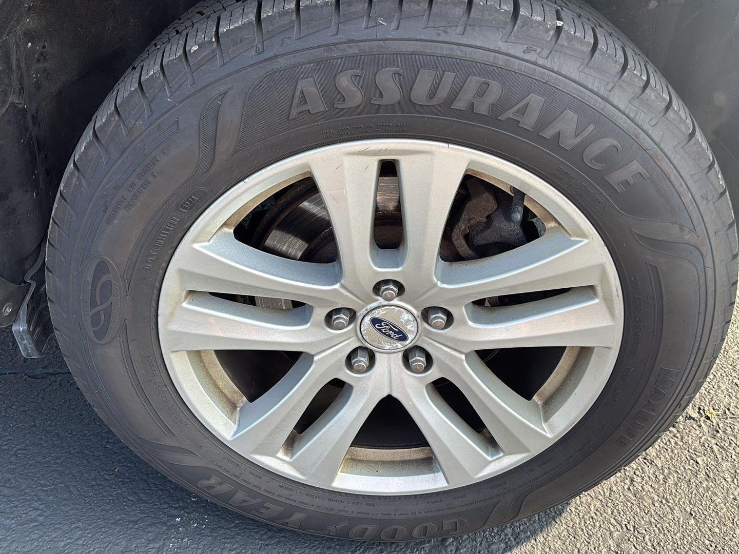 Used 2018 Shadow Black Ford XLT image 4