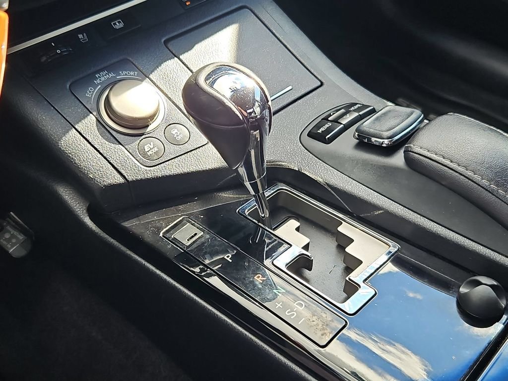 Used 2015 Silver Lexus 300h image 19