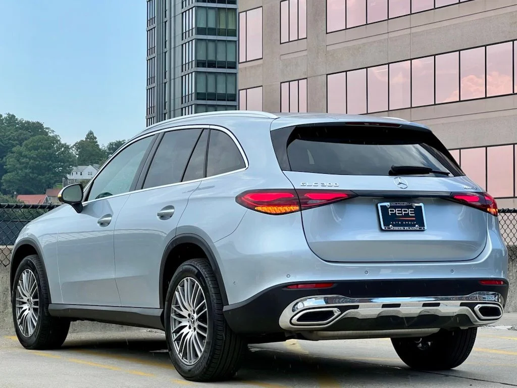 Certified Used 2026  Mercedes-Benz GLC 300 image 4