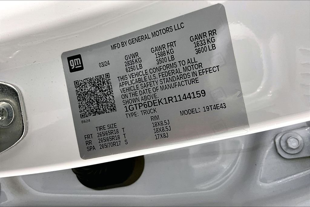 Used 2024 White GMC AT4 image 5