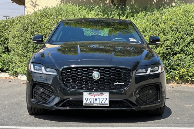 Used 2024 Black Jaguar R-Dynamic SE image 8