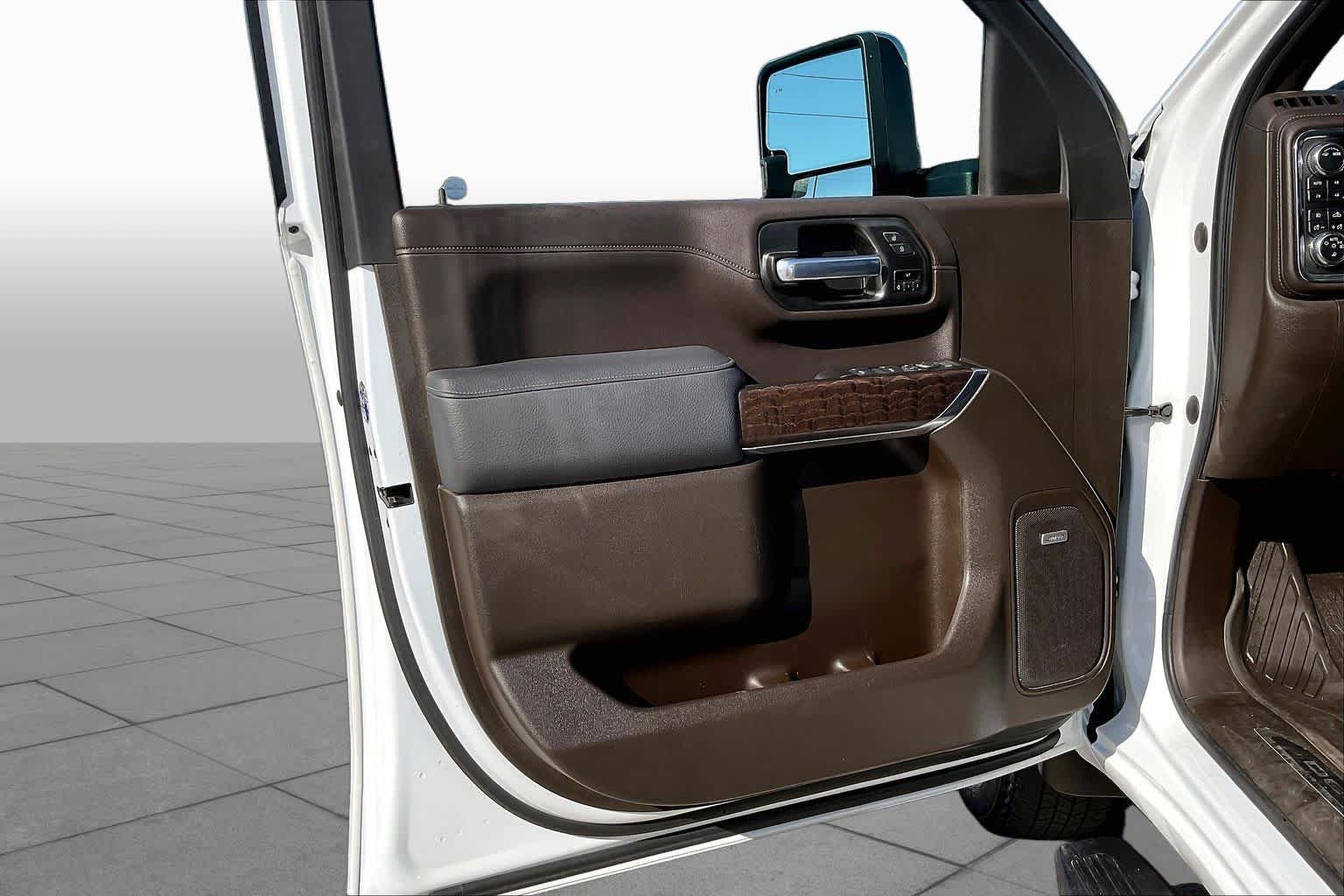 Used 2021 Summit White GMC Denali image 22
