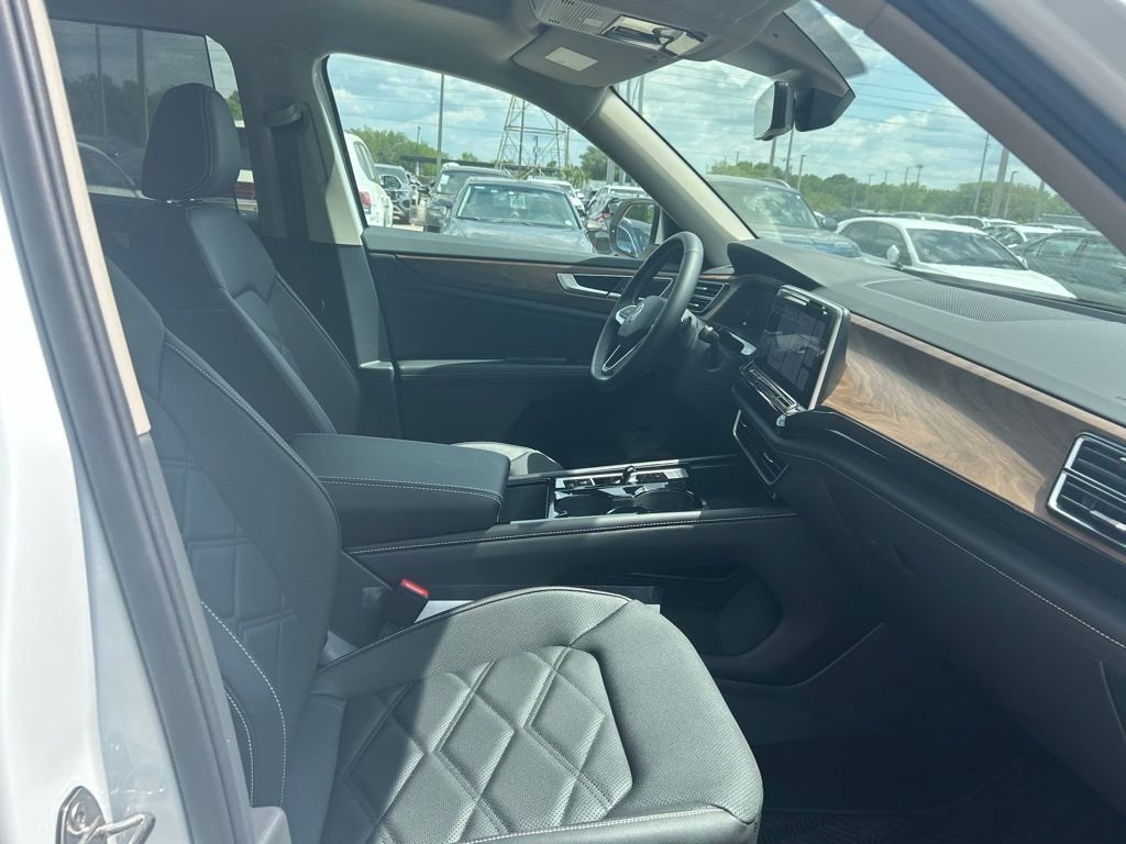 New 2026 White/off-white Volkswagen 2.0T SE w/Technology image 33