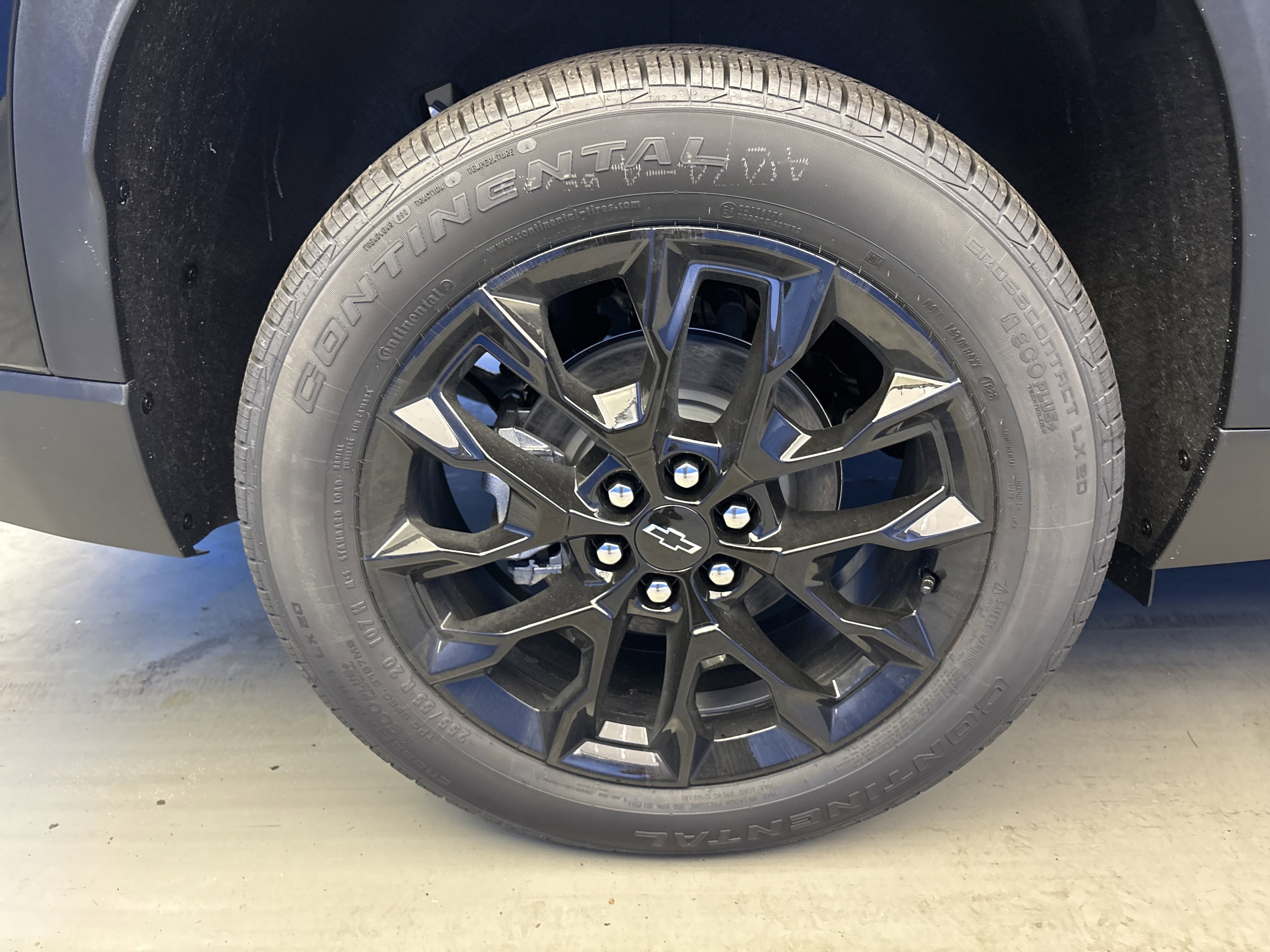 New 2026 Mosaic Black Metallic Chevrolet LT image 8