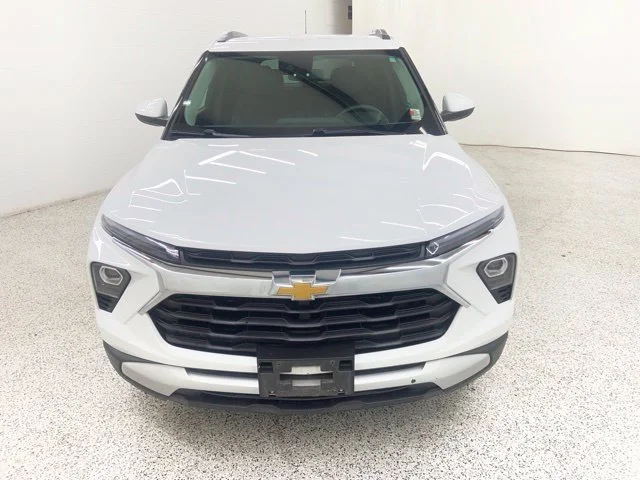 Used 2025 White Chevrolet LT image 25