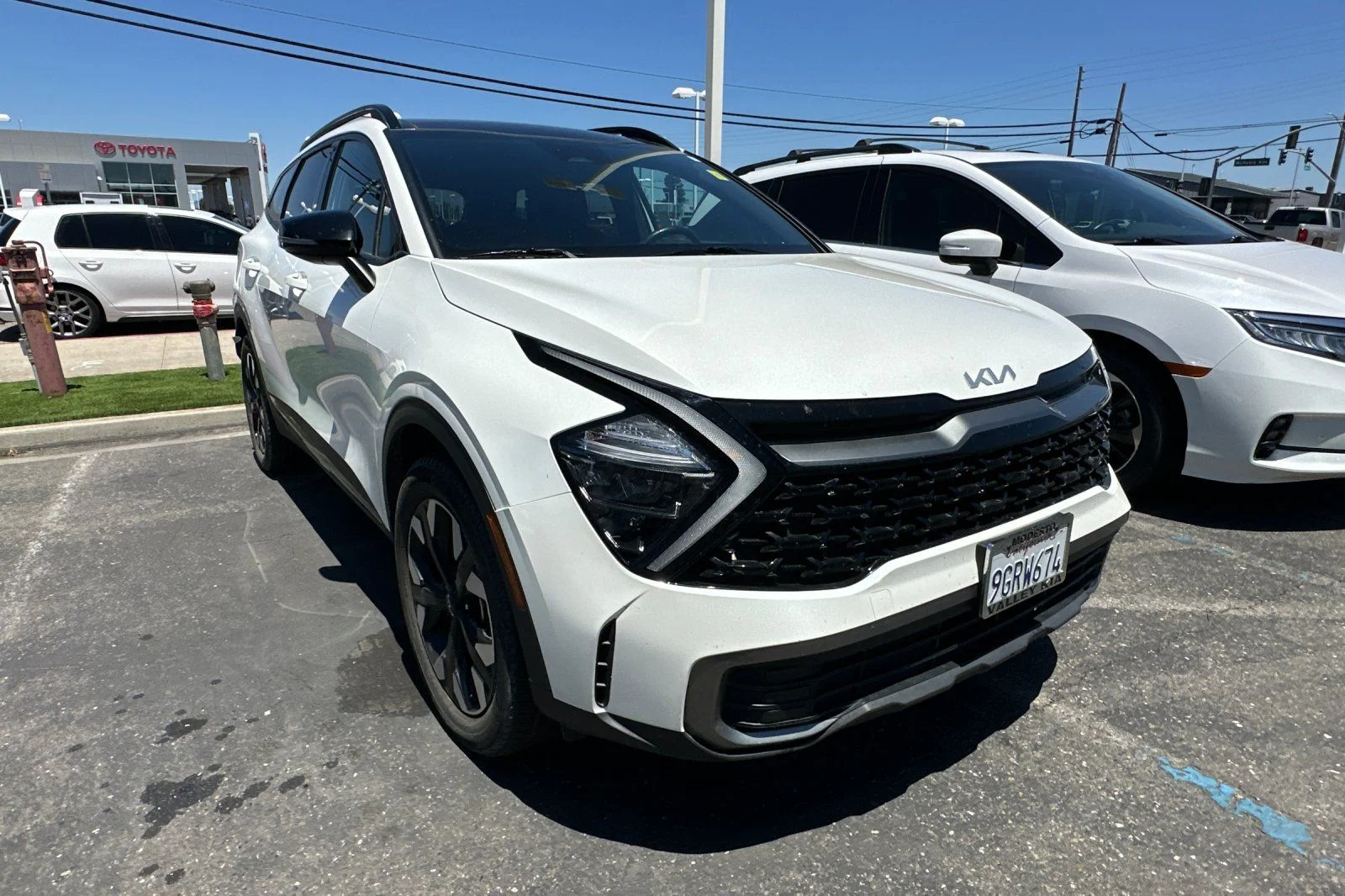 Certified Used 2023 Snow White Pearl Kia X-Line image 2