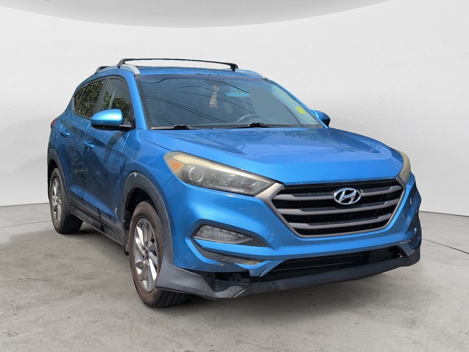 Used 2016 Caribbean Blue Hyundai SE image 2