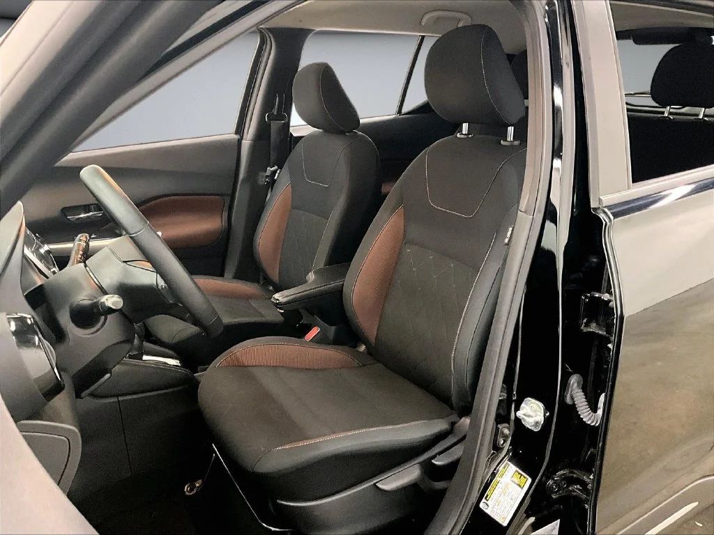 Used 2020 Black Nissan SR image 21