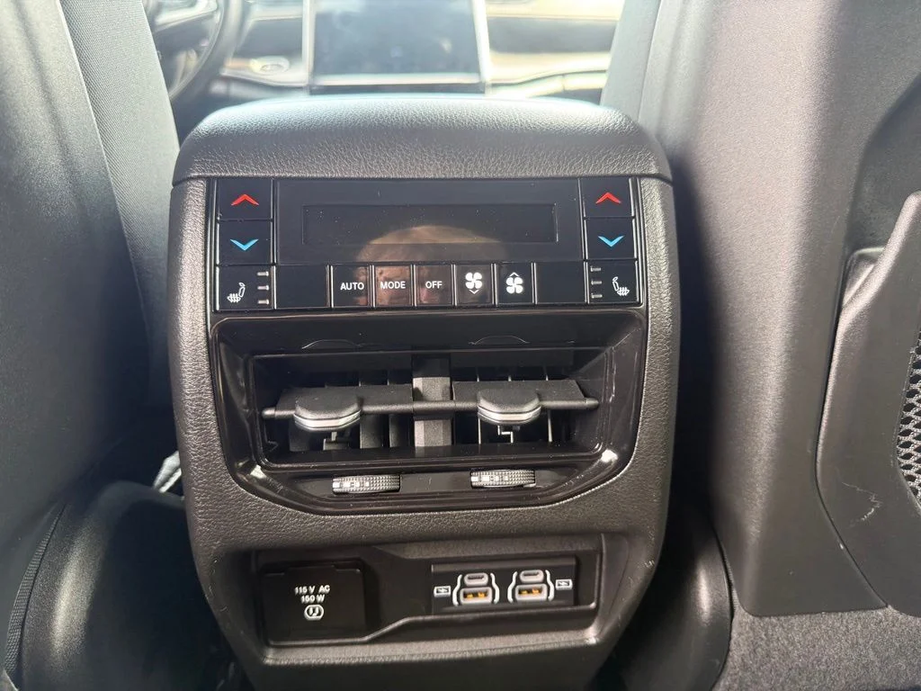 Used 2021 White/off-white Jeep Overland image 43