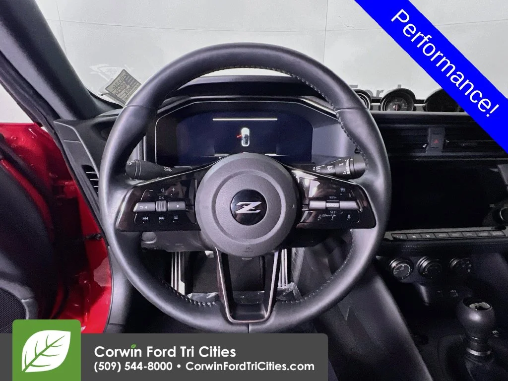 Used 2025 2t Red Blk Roof Nissan Performance image 7