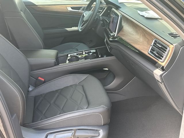 New 2026 Black Volkswagen 2.0T SE w/Technology image 13