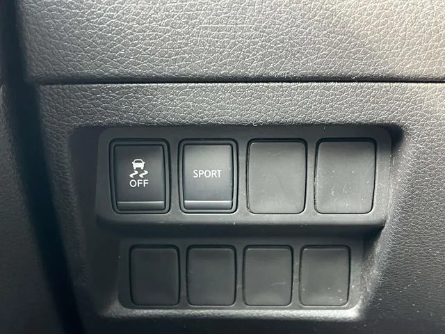 Used 2014 Orange Nissan S image 20