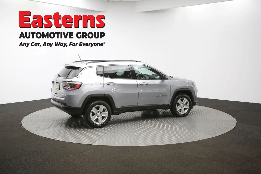 Used 2022 Silver Jeep Latitude image 39